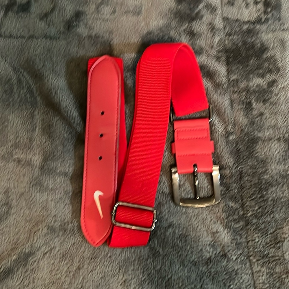 Women’s red Nike softball belt